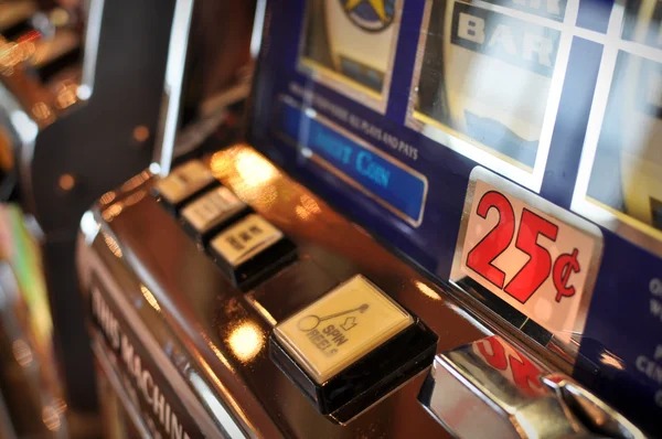 1bandar mobile app interface showing live-dealer tables and sportsbook markets